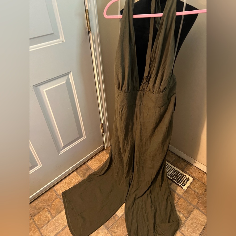 Plus size halter neck jumpsuit, 3x best fits 1x (IT’S brand) as is